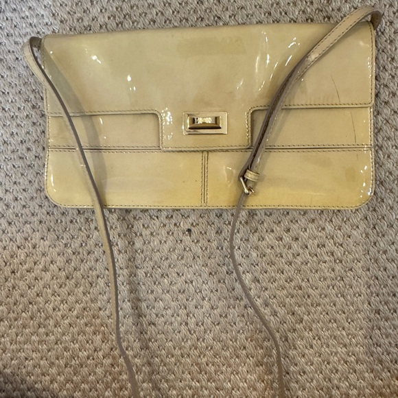 Max mara vintage patent leather Elegant Tan Leather Clutch. Very clean interior - Picture 4 of 12